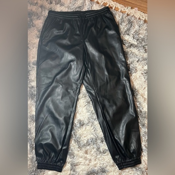 A New Day Women's Vegan Baddie Leather Jogger Pants Medium Black Elastic Waist - Picture 3 of 9